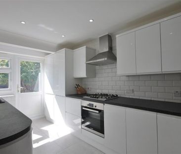 3 bedroom semi-detached house to rent - Photo 6