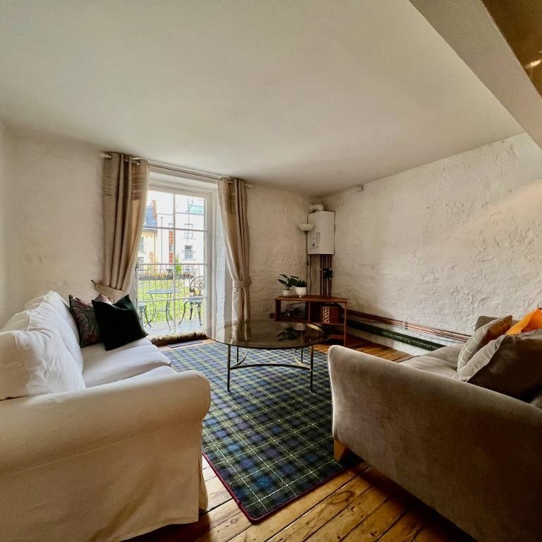 3 bedroom flat to rent - Photo 1