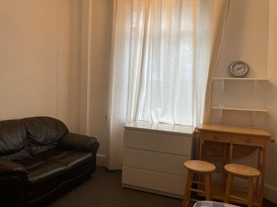 Studio Flat, Loughborough Road, NG2 - Photo 1