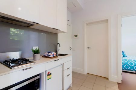 1 Bedroom Studio style 1 - Photo 4