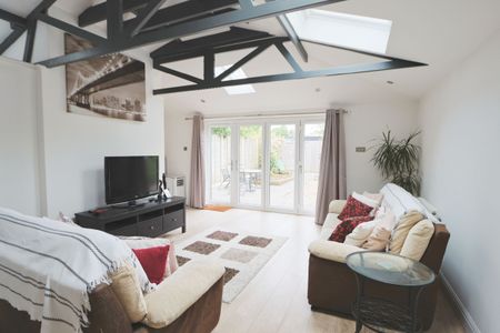 4 Bedroom Home – Medium Let - Photo 5