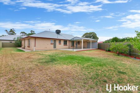 Spacious Family Home - Photo 5