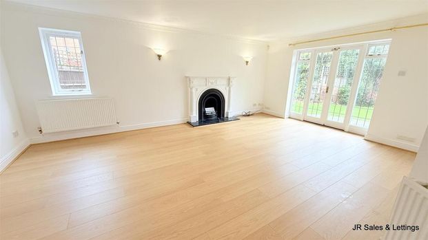 5 bedroom detached house to rent - Photo 1