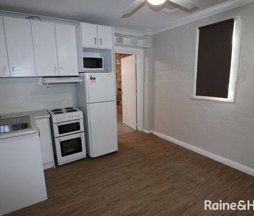 ONE BEDROOM BEAUTY IN THE CBD - ALL UTILITIES INCLUDED - Photo 3