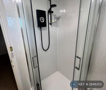 1 bedroom in a house share to rent - Photo 5