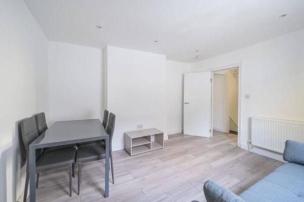 3 bedroom flat to rent - Photo 1