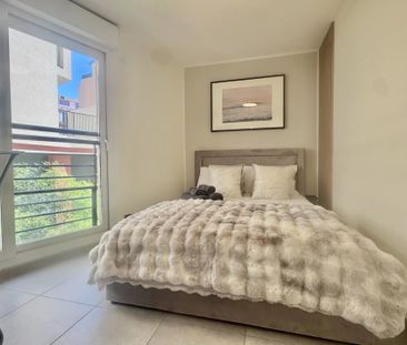 NICE - RUE SMOLLETT - Appartement trois pièces avec possibilité par... - Photo 5