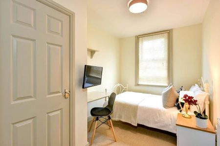 7 bedroom terraced house to rent - Photo 4