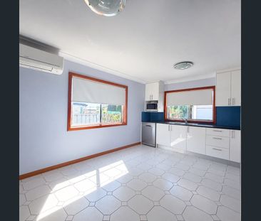Large 4-Bedroom single level home - Photo 3