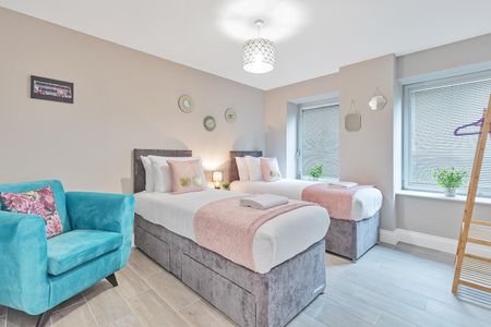 2 Bed Flat, Green Diamond, BN1 - Photo 4