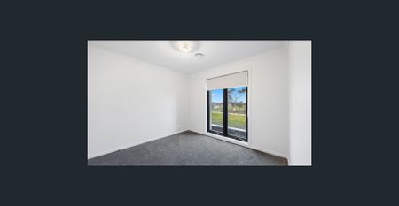 Scenic views over parklands in an executive style luxurious townhouse! - Photo 2