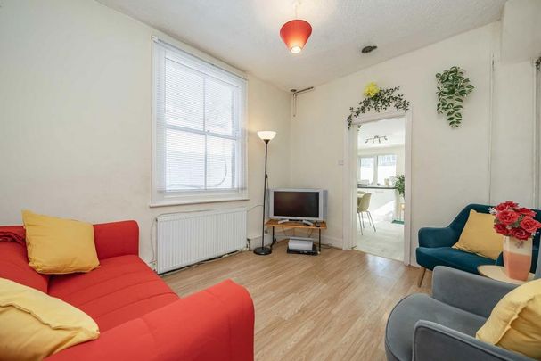 4 bedroom semi-detached house to rent - Photo 1