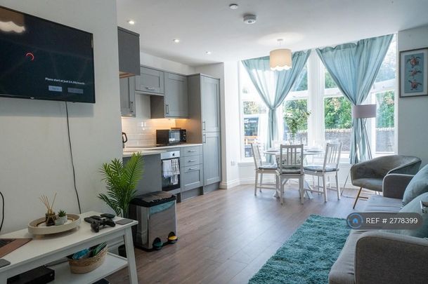 2 bedroom flat to rent - Photo 1