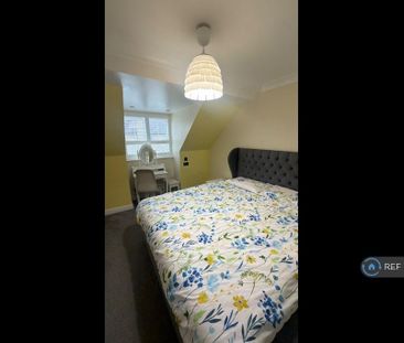 1 bedroom in a house share to rent - Photo 4