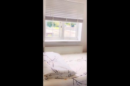 4 Bed Semi-Detached House, Larcombe Close, CR0 - Photo 3