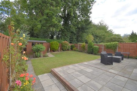 4 bedroom West Side, Four Bedroom House - Longcroft Gardens, Welwyn Garden City - Photo 5