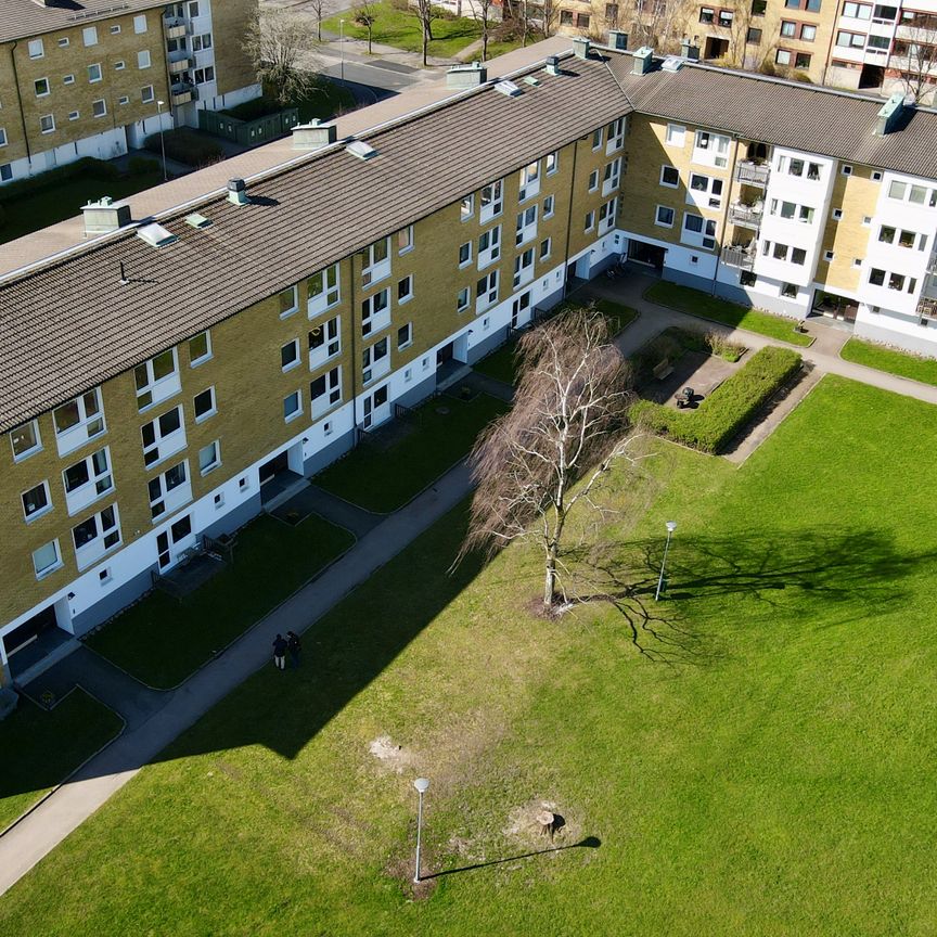 Svängrumsgatan 45 - Foto 1