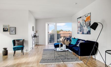 2 værelses bolig med optimal planløsning samt egen terrasse. Moderne bolig med gulvvarme på super central beliggenhed i Hillerød! - Photo 2