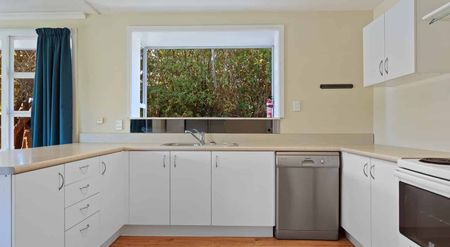 5 Bedroom Family Home in Sockburn - Photo 4