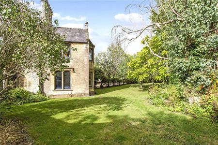 A stylish period house located close to the town centre and delightful countryside walks. - Photo 4