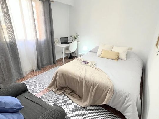 Carrer de Vázquez de Mella, Burjassot, Valencian Community 46100 - Photo 1