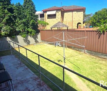 COZY THREE BEDROOM HOME IN LEUMEAH FOR LEASE!!!!!!! - Photo 6