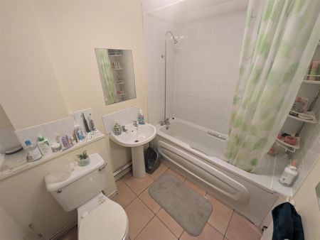 2 bedroom flat to rent - Photo 3