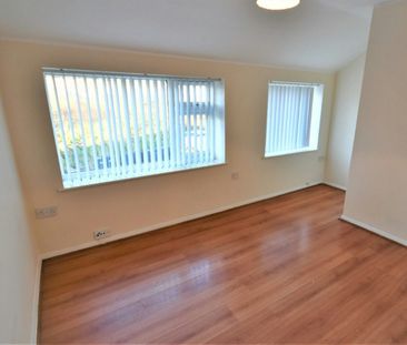 Flat to rent on - Photo 1