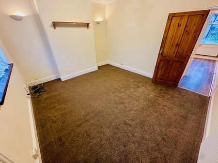 Bank Street - Photo 2