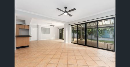 Lovely Family Home - Photo 2