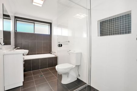 PERFECTLY PRESENTED FOUR BEDROOM HOME! - Photo 5