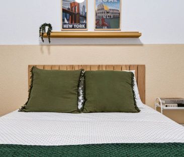 Room in a shared 11-bedroom apartment for rent in Sol, professional... - Photo 5