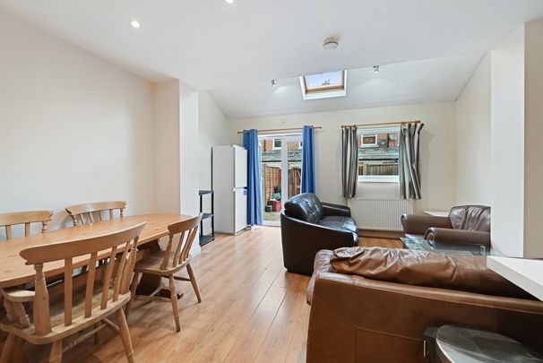 6 Bed Student Accommodation - Photo 1