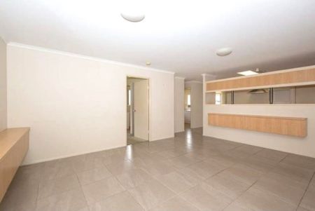 5 Bedroom&comma; 2 Bathroom Gem in Zillmere - Photo 2