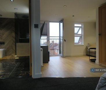1 bedroom in a flat share to rent - Photo 4