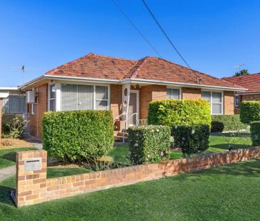 Updated Family Home Located In Moorefield Estate - Photo 3