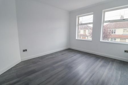 3 bedroom flat to rent - Photo 2