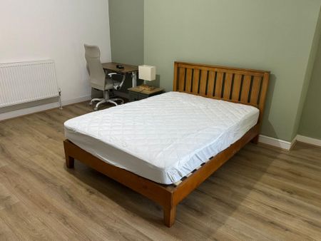 1 bedroom in a house share to rent - Photo 3