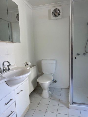 Charming Victorian Cottage - Photo 2