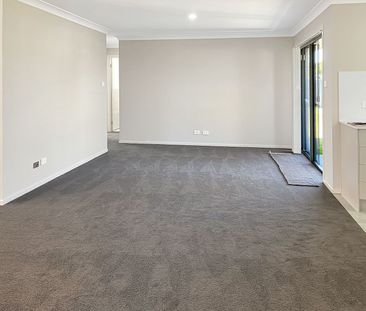 Modern Family Living in the Heart of Cliftleigh - Photo 2