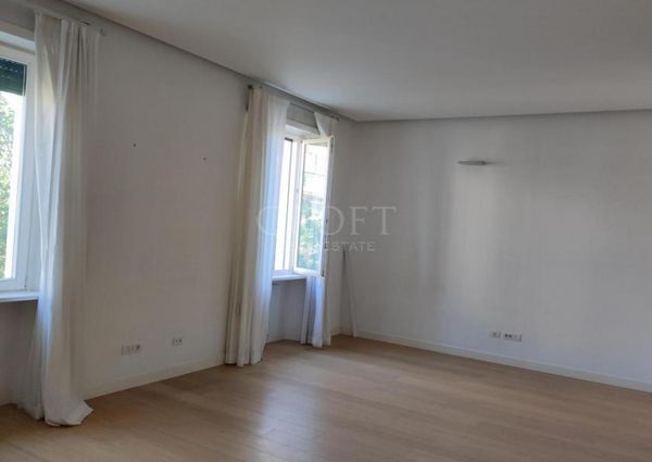 Parioli-Piazza delle Muse: Restored 3 bedroom, 3 Bath, spacious living, kitchen, balcony, near park, master bed & 2 single bedrooms. Ref 1045