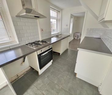 3 bedroom semi-detached house to rent - Photo 5