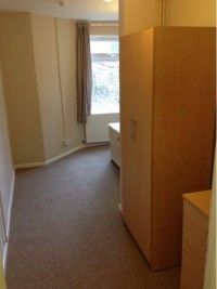 2 bed Apartment - To Let - Photo 4