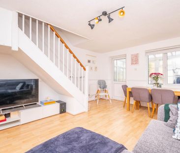 2 bedroom end of terrace house to rent - Photo 2