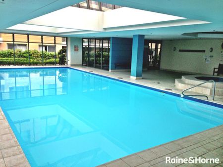 Modern Two-Bedroom Apartment in Prime Location - Photo 3