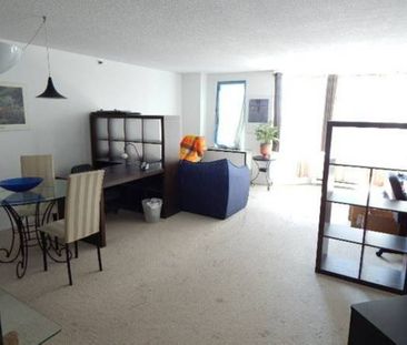 Fully furnished 1-bedroom condo $1460/mois - Photo 1