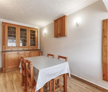 3 bedroom end of terrace house to rent - Photo 3