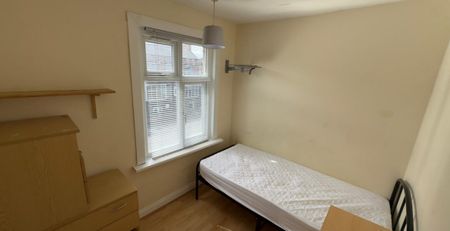 4 Newport Mount, Headingley, Leeds, LS6 3DB - Photo 4