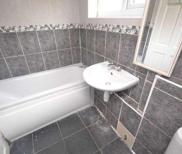 Pitcroft Avenue, Reading, RG6 - Photo 1