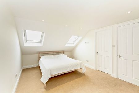 Four bedroom Maisonette for Rent on Penwith Road, London - Photo 5